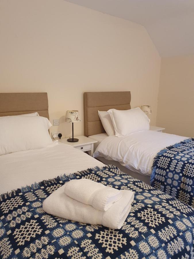 3 Bedroom Barn Conversion With Hot Tub-Garden View - Ty Cerrig Barn Corwen Kültér fotó