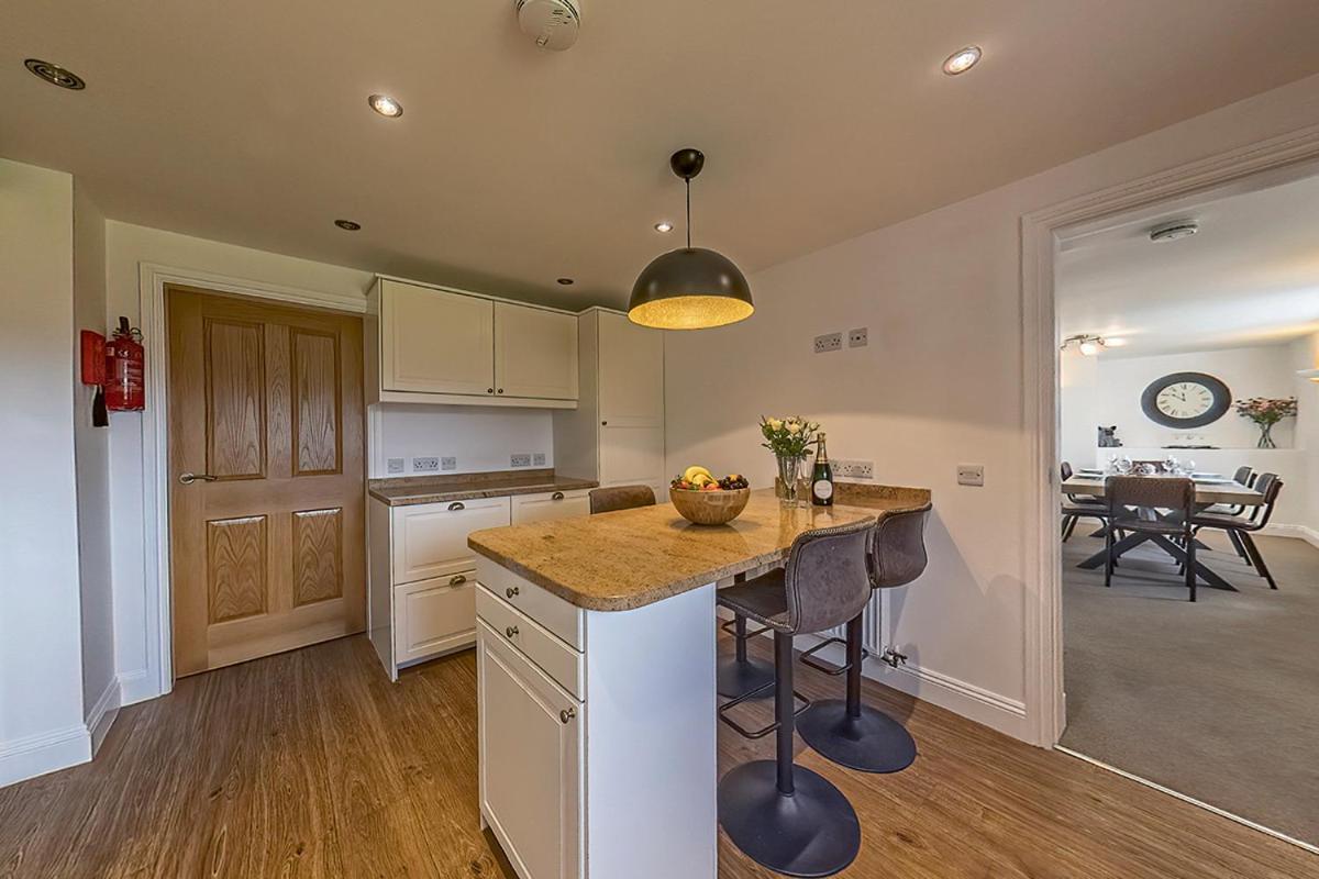 3 Bedroom Barn Conversion With Hot Tub-Garden View - Ty Cerrig Barn Corwen Kültér fotó