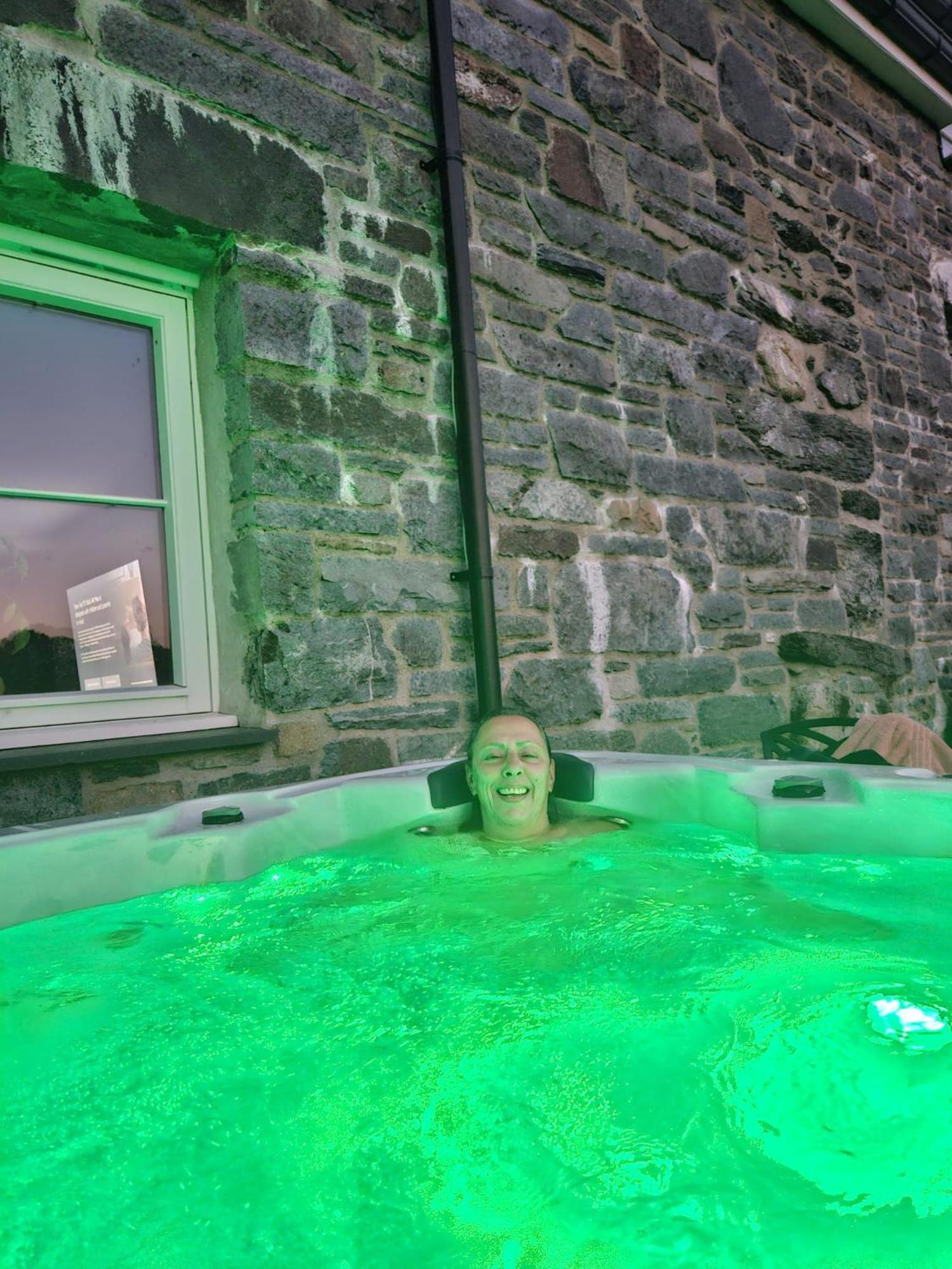 3 Bedroom Barn Conversion With Hot Tub-Garden View - Ty Cerrig Barn Corwen Kültér fotó