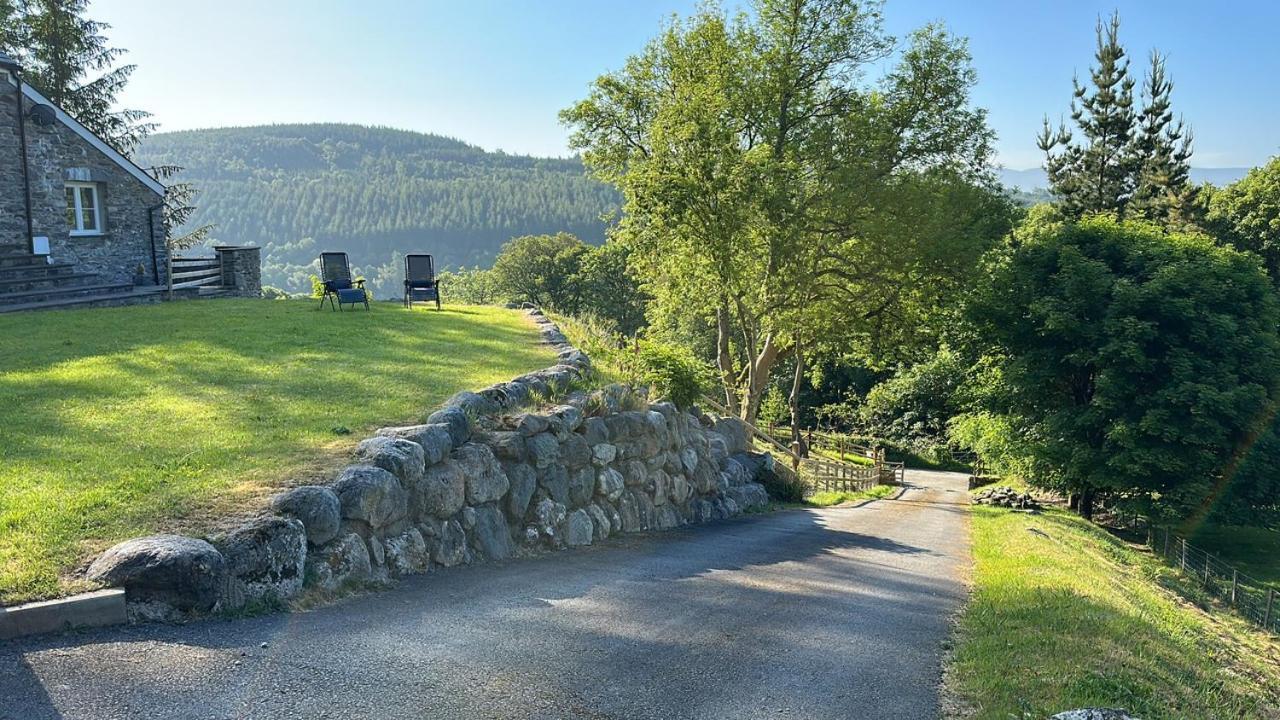 3 Bedroom Barn Conversion With Hot Tub-Garden View - Ty Cerrig Barn Corwen Kültér fotó
